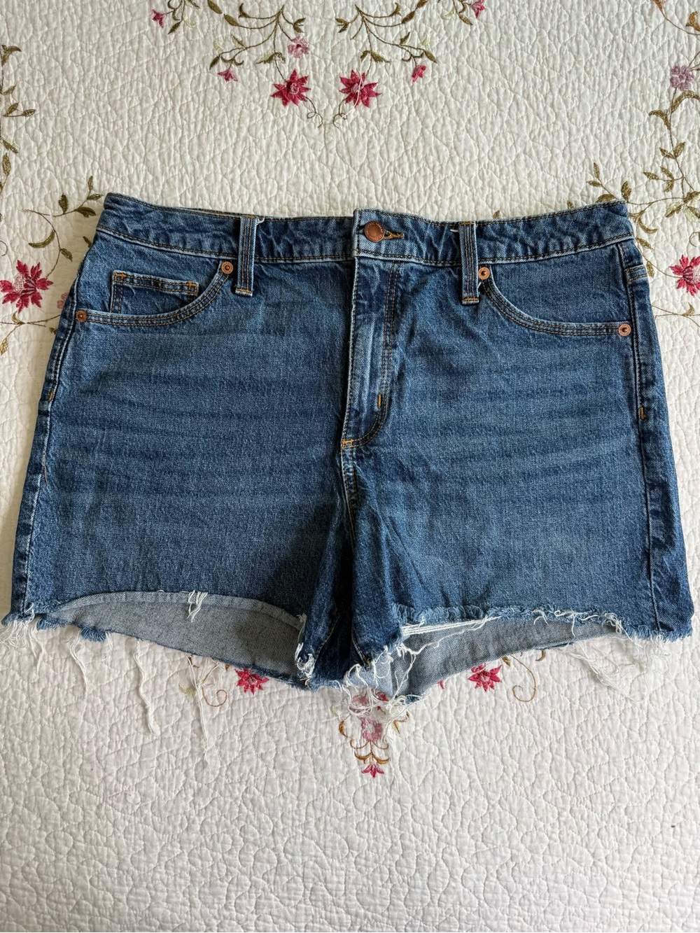 Universal Universal Thread WomentDenim shorts blue 12/31 regular medium wash